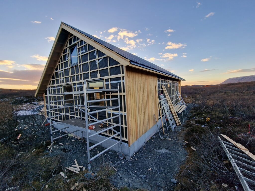 Rafall notaður við byggingu sumarhúss