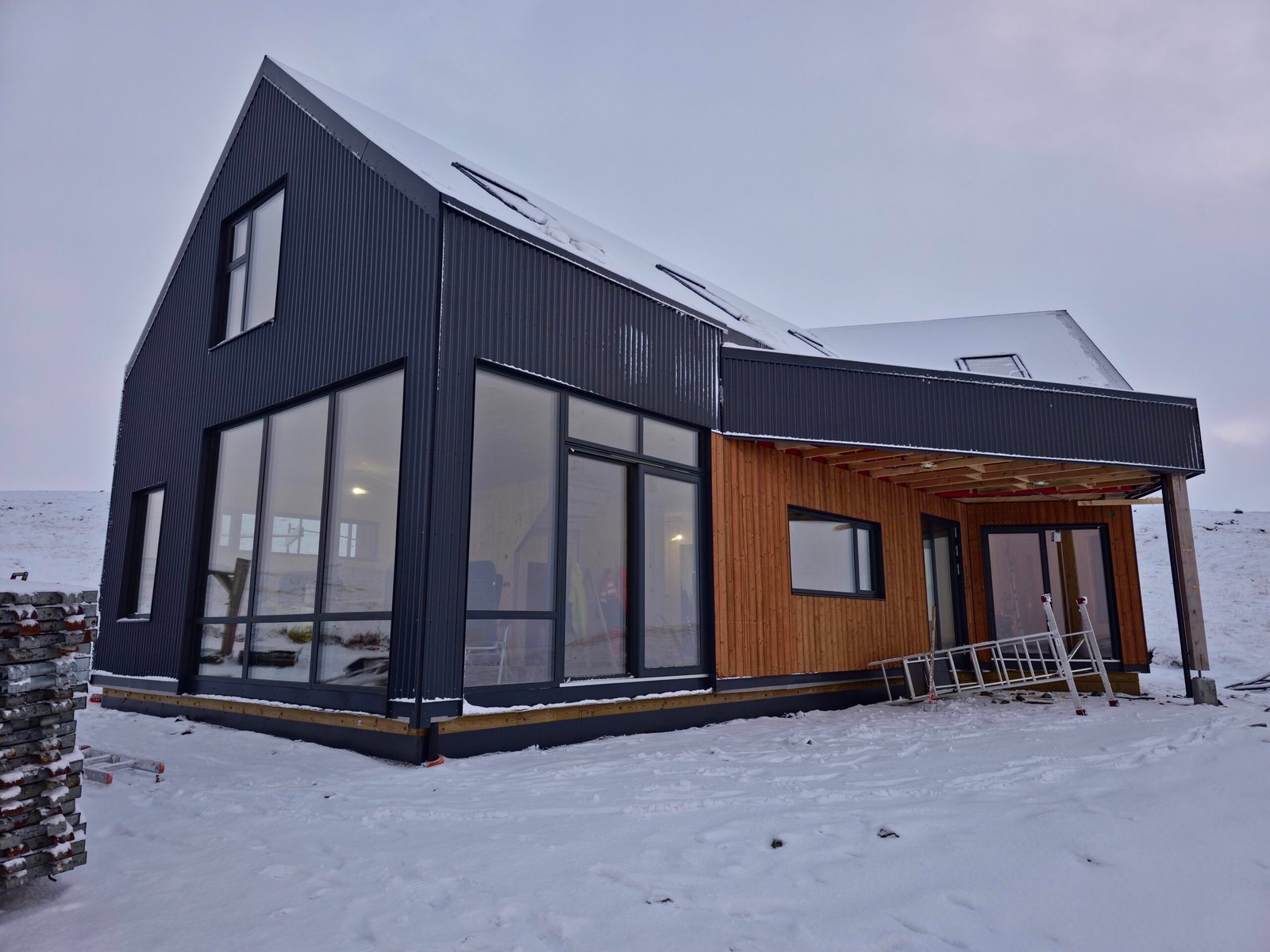 Fullbúin klæðning á límtréshúsi